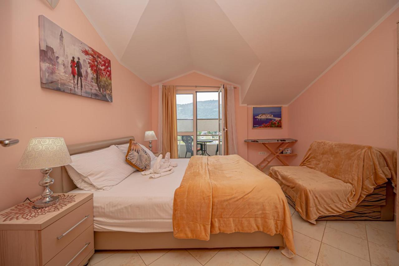 Ferienwohnung Fairytale 1 And 2 Budva Exterior foto