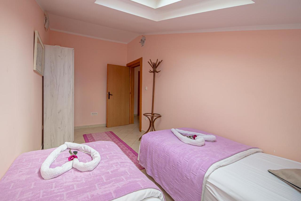 Ferienwohnung Fairytale 1 And 2 Budva Exterior foto